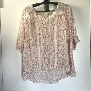 NWT Everleigh Lace Trim V-Neck Blouse Size Large